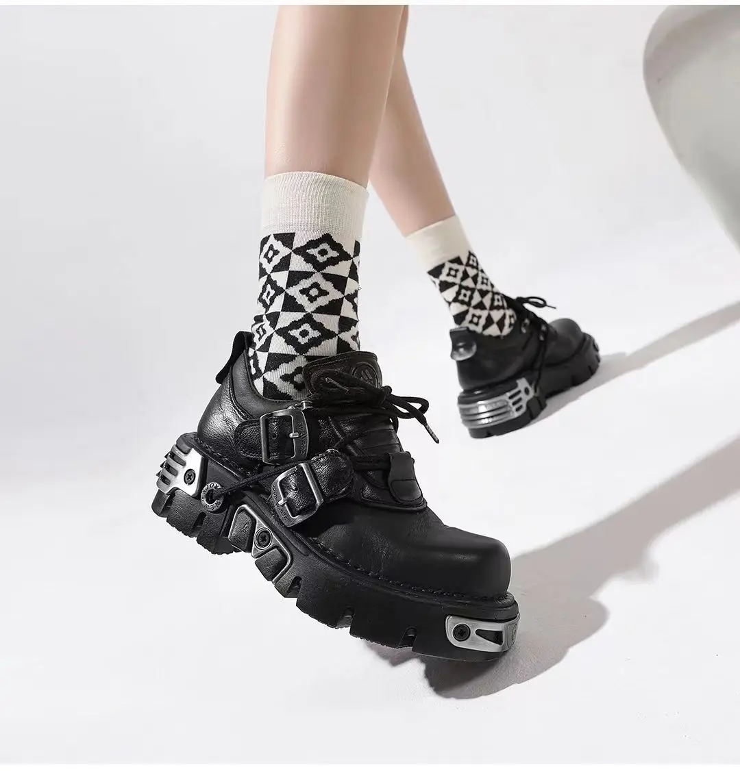 Herren Motorradstiefel im British Retro Punk Stil – Leder, Outdoor, Metall-Design, Low-Top mit Plateau, Unisex - Image 5