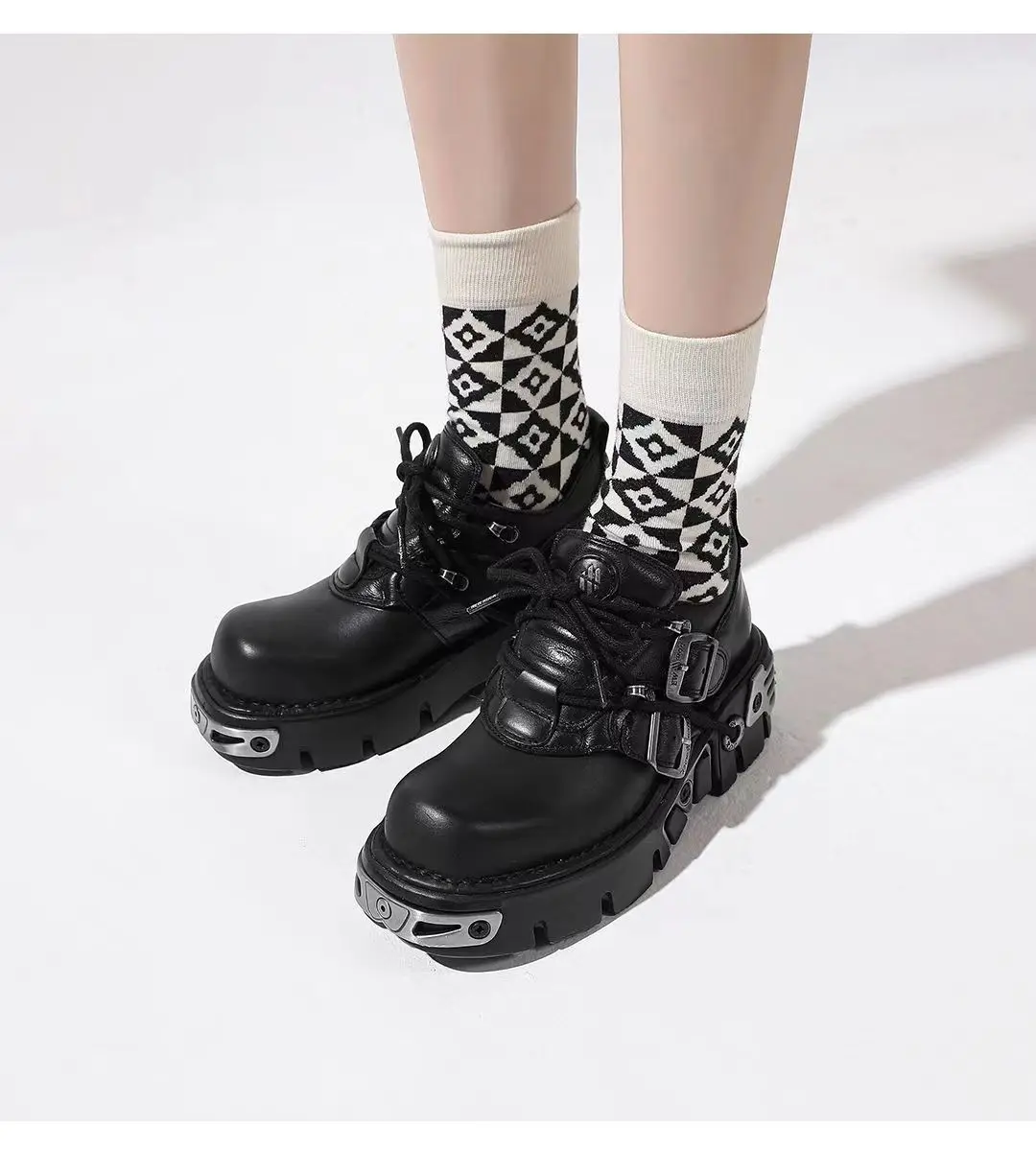 Herren Motorradstiefel im British Retro Punk Stil – Leder, Outdoor, Metall-Design, Low-Top mit Plateau, Unisex - Image 6